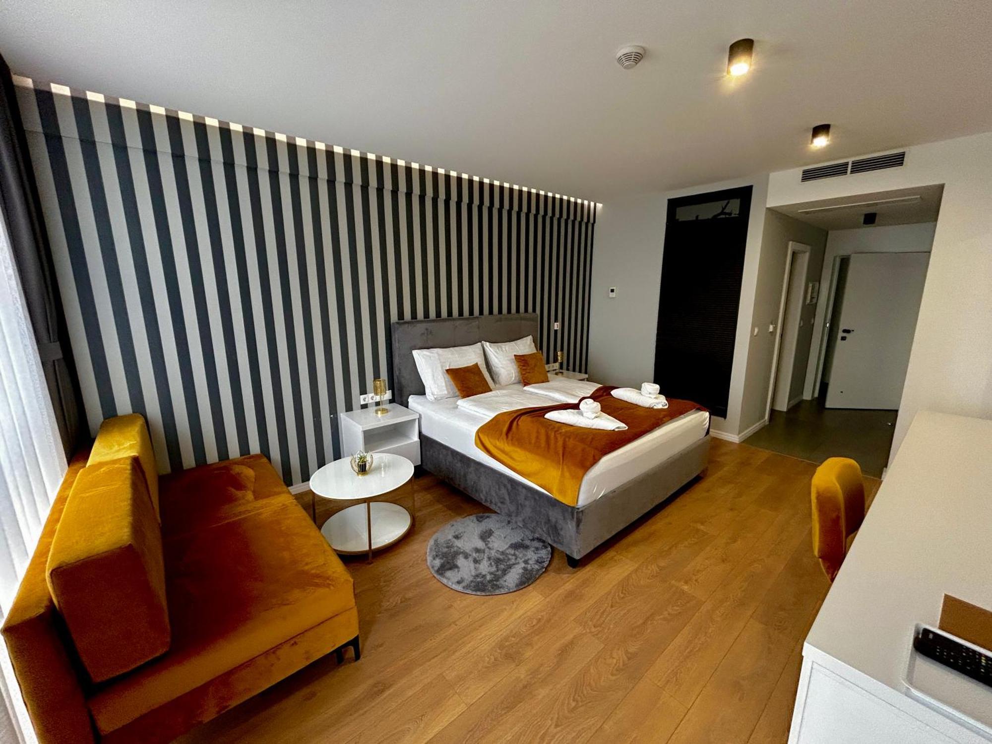 Hotel Gold Jet Біхач Екстер'єр фото