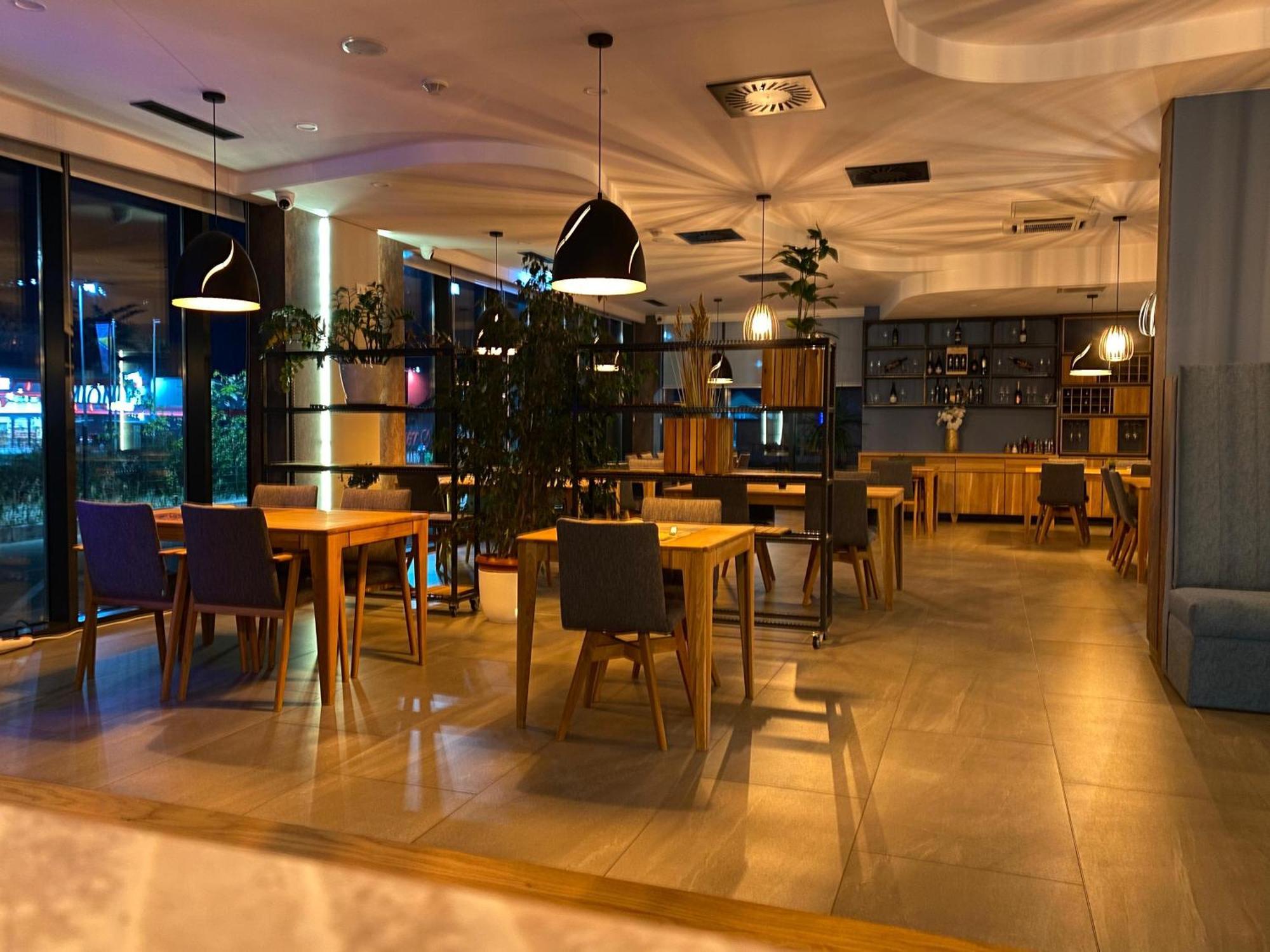 Hotel Gold Jet Біхач Екстер'єр фото